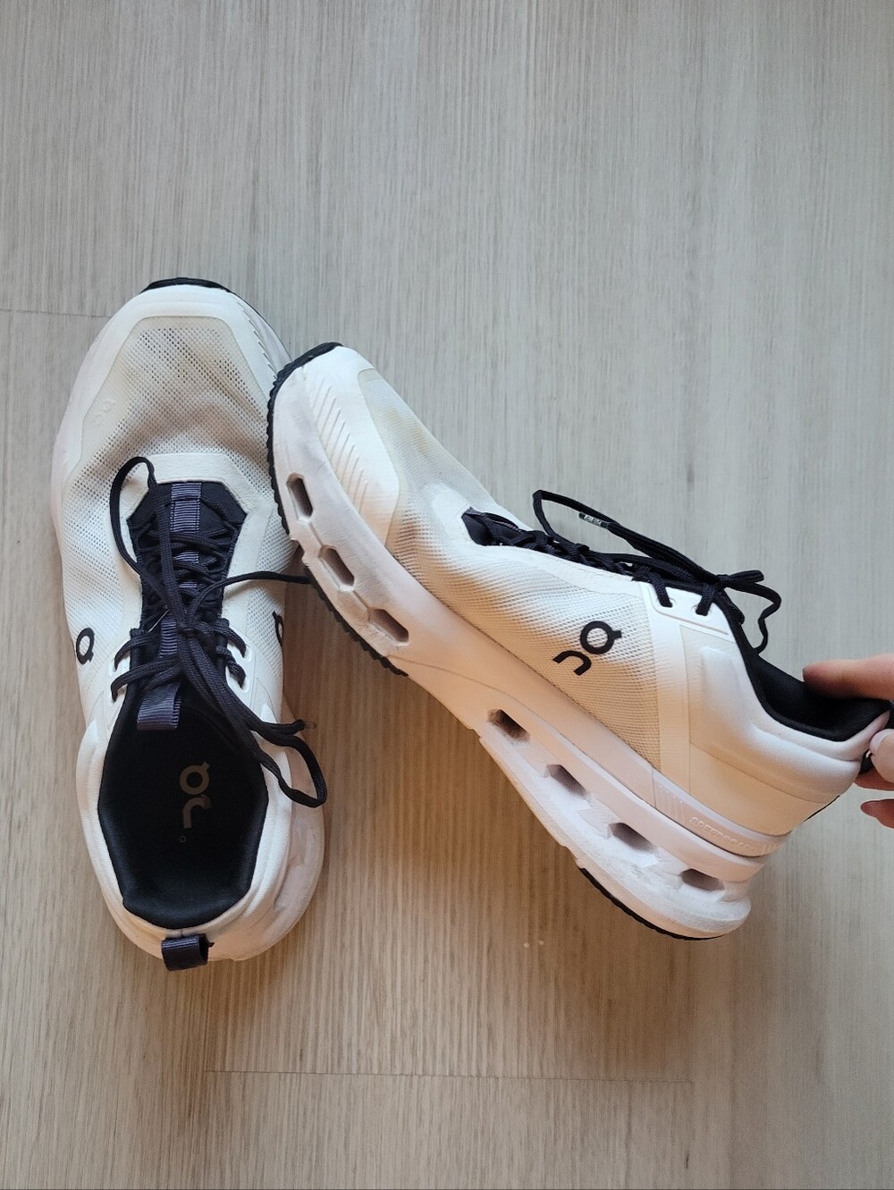 ON Cloud Women's Cloudnova Running Shoes Size 9.5